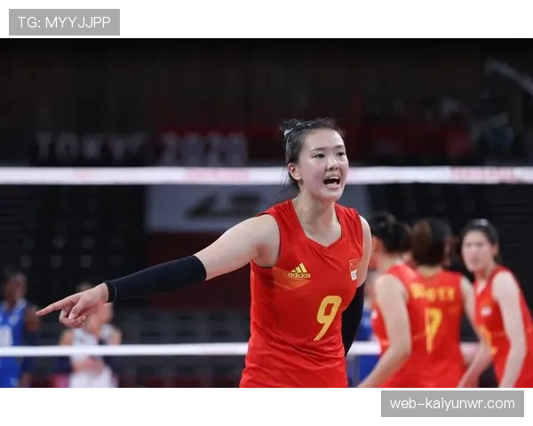 张常宁这岁数还能有谁家姑娘穿得那么贵，还不靠家里？