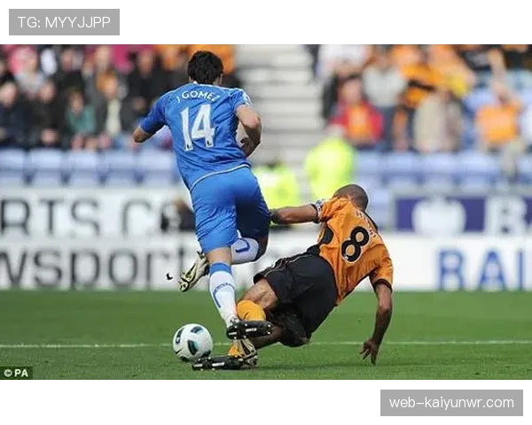 暴力行为在足球判罚中如何界定？裁判尺度背后的规则细节解析